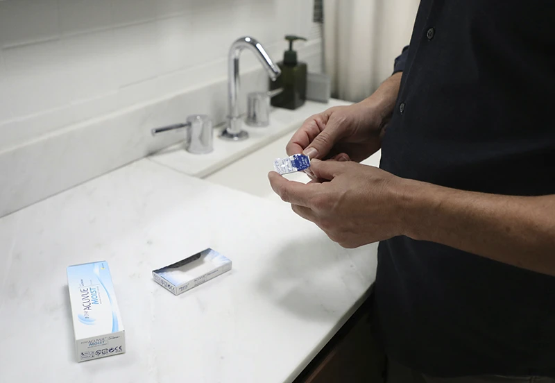 Mantén una buena higiene de tus lentes de contacto